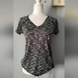 Top blouse atletic Beverly Hills    size large color gray polyester and spandex